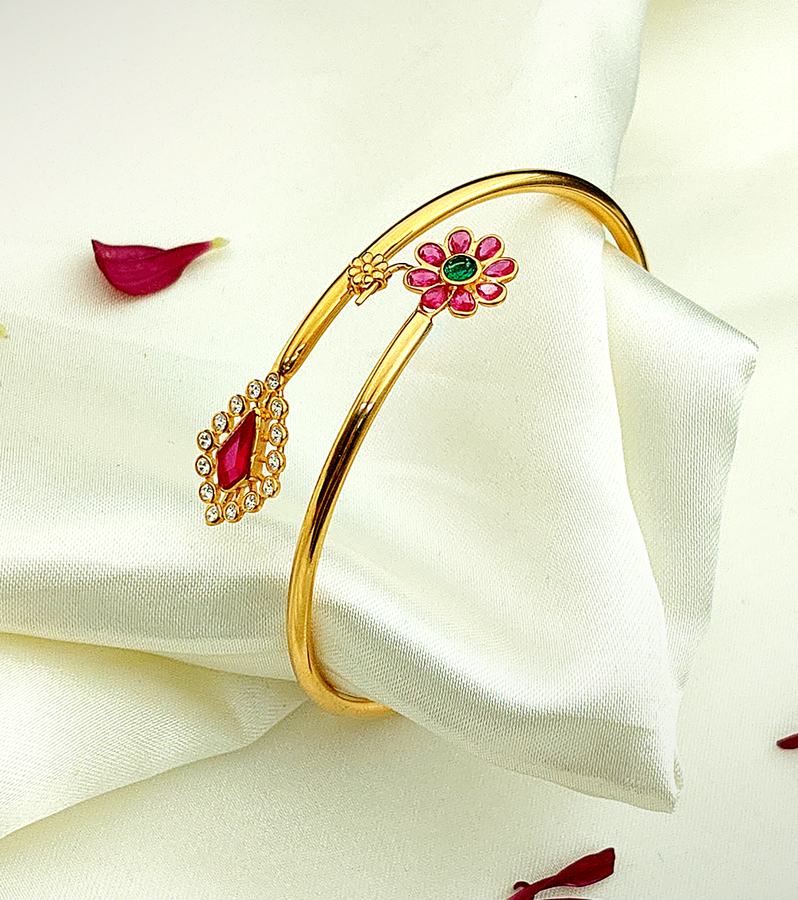 Handcrafted and Opulent Gold Cuff-Style Kada