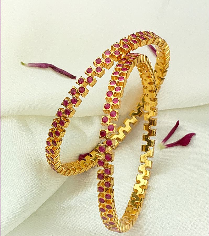 Artisanal Bangles with Zig-Zag Pattern & Kemp Stones