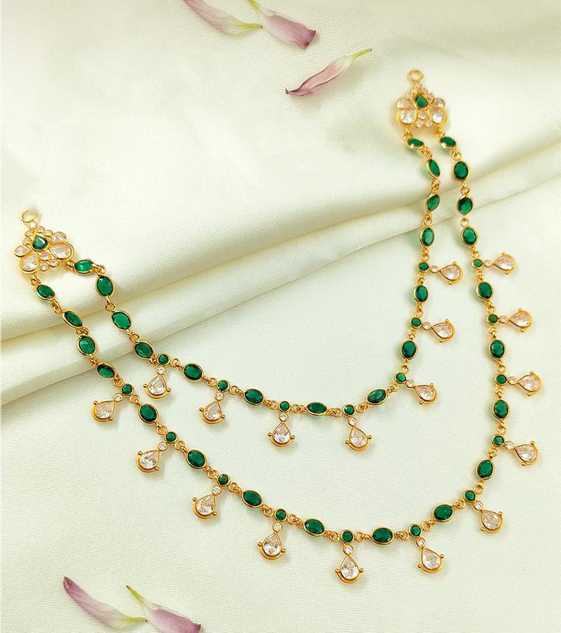 Elegant Double Layered Necklace with Gold, Diamonds & Green Stones