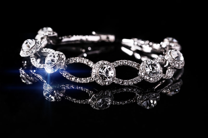 Striking Gold & Diamond Bracelet